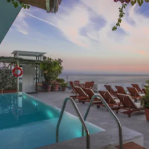 מלון Marina Riviera