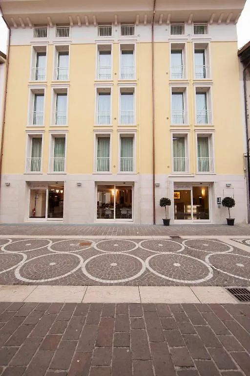 Residenza Agnello D'Oro Aparthotel Bussolengo 3*,